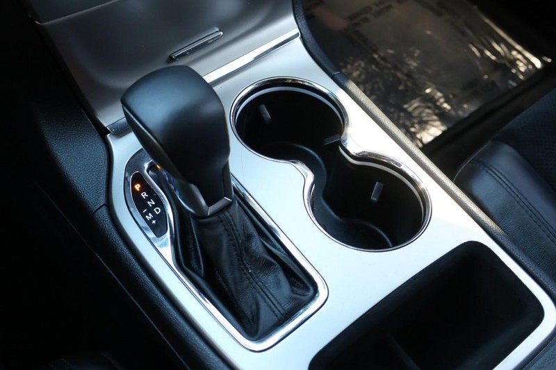 Jeep Grand Cherokee Vehicle Full-screen Gallery Image 35