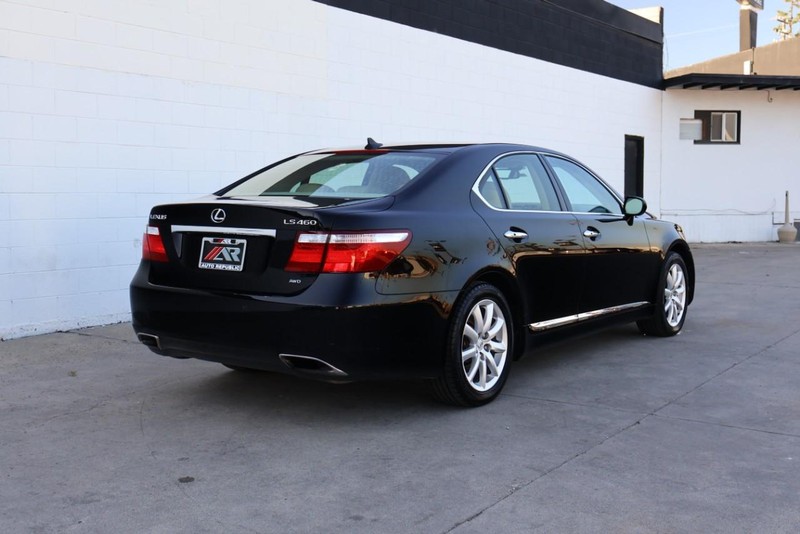 Lexus LS 460 Vehicle Full-screen Gallery Image 05