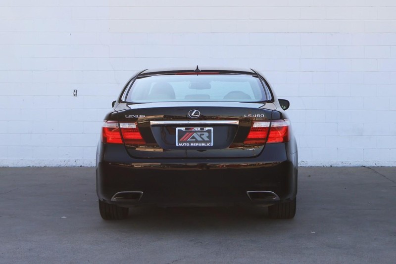 Lexus LS 460 Vehicle Full-screen Gallery Image 06