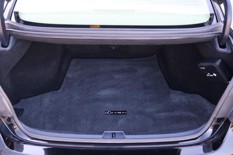 Lexus LS 460 Vehicle Full-screen Gallery Image 09