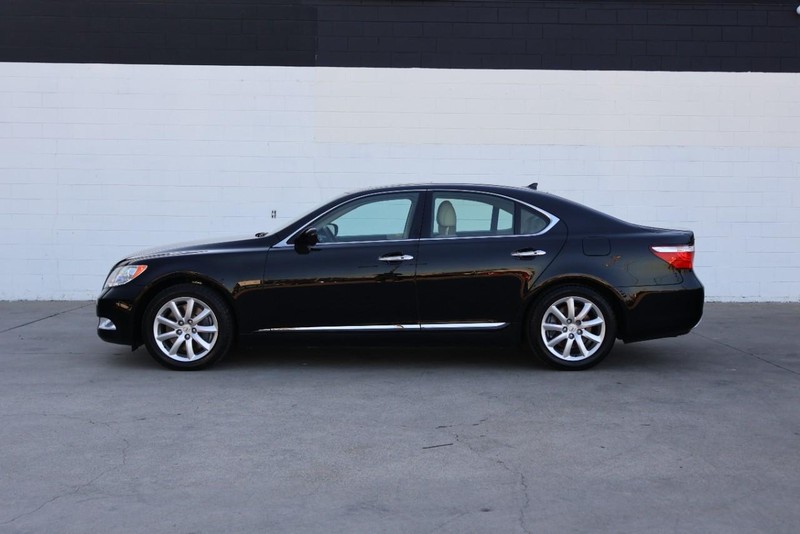 Lexus LS 460 Vehicle Full-screen Gallery Image 13