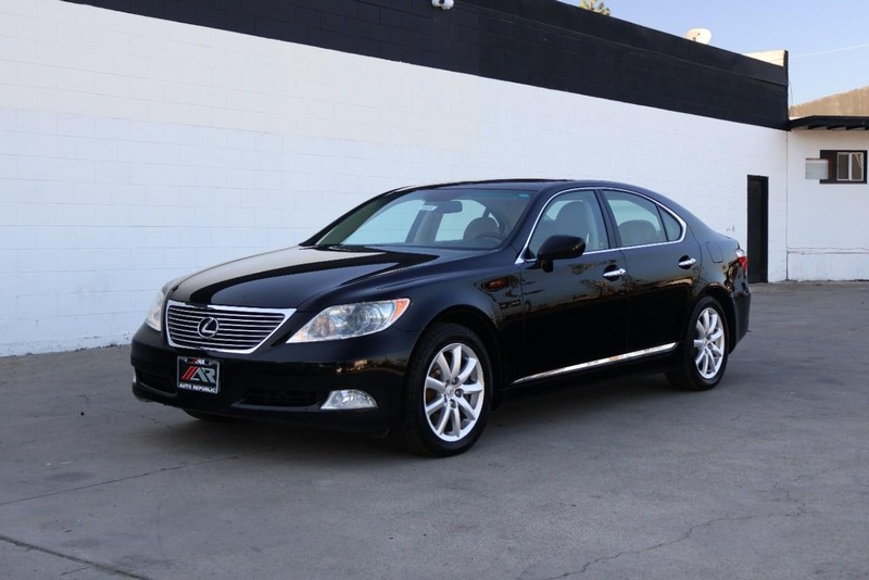 Lexus LS 460 Vehicle Full-screen Gallery Image 14