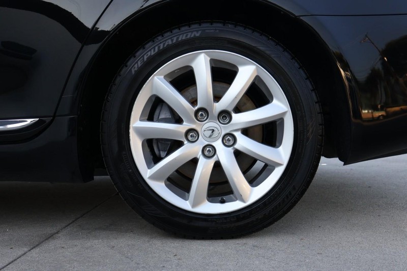 Lexus LS 460 Vehicle Full-screen Gallery Image 16