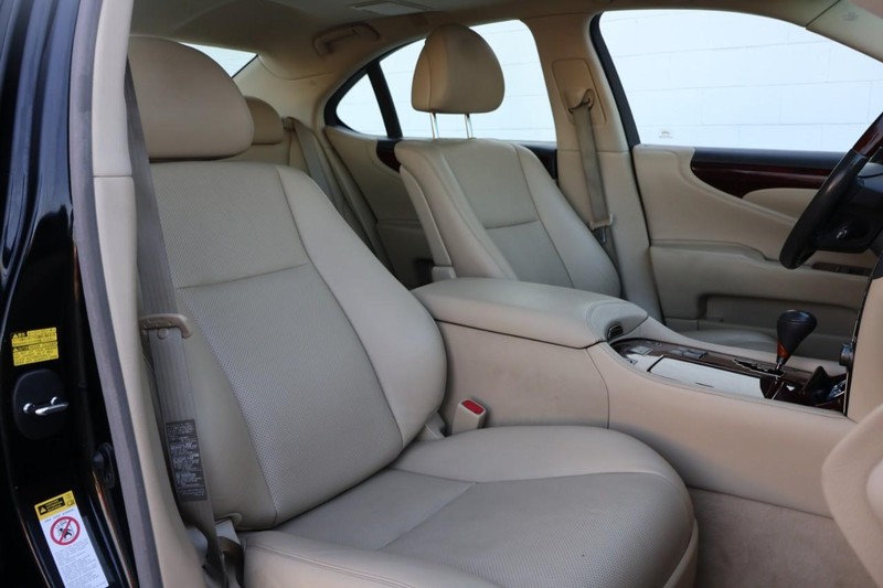 Lexus LS 460 Vehicle Full-screen Gallery Image 26