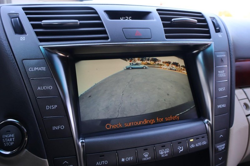 Lexus LS 460 Vehicle Full-screen Gallery Image 39