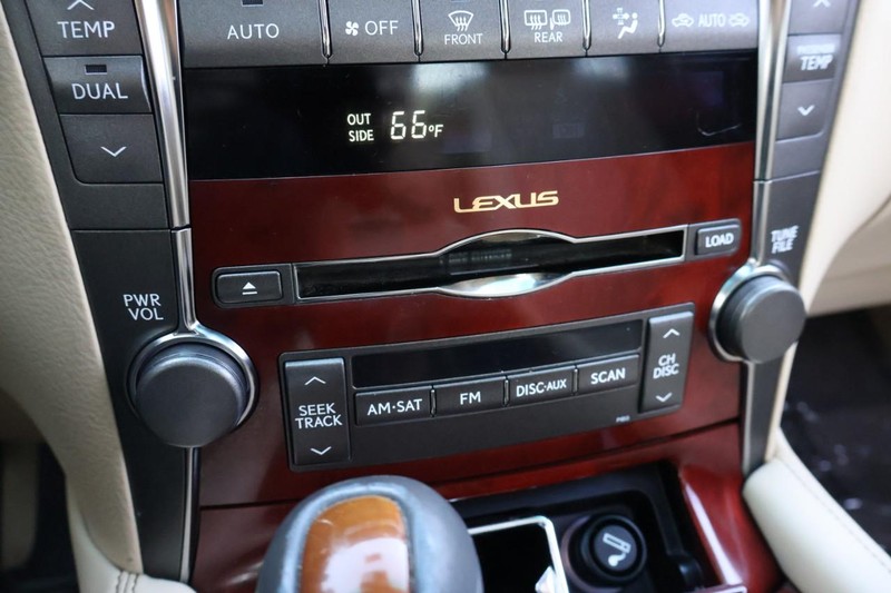 Lexus LS 460 Vehicle Full-screen Gallery Image 40