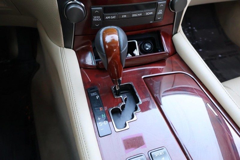 Lexus LS 460 Vehicle Full-screen Gallery Image 41