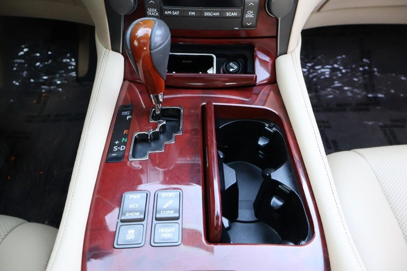 Lexus LS 460 Vehicle Full-screen Gallery Image 42