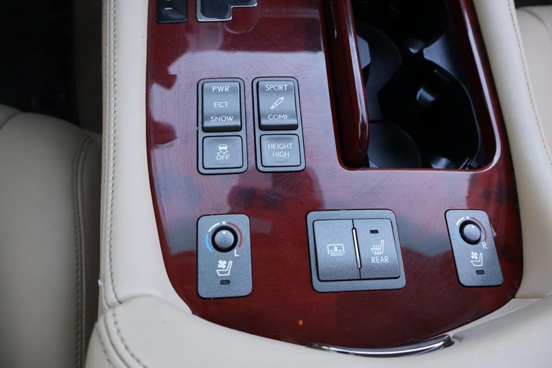 Lexus LS 460 Vehicle Full-screen Gallery Image 43