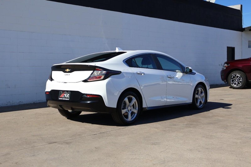 Chevrolet Volt Vehicle Full-screen Gallery Image 05