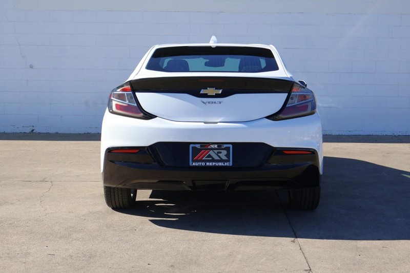 Chevrolet Volt Vehicle Full-screen Gallery Image 06