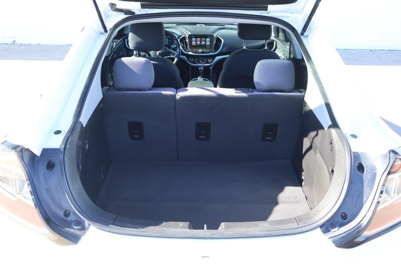 Chevrolet Volt Vehicle Full-screen Gallery Image 09