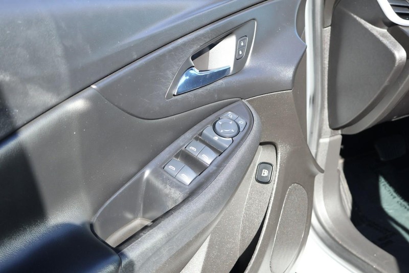 Chevrolet Volt Vehicle Full-screen Gallery Image 16