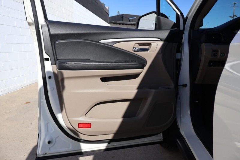Honda Pilot Vehicle Full-screen Gallery Image 15
