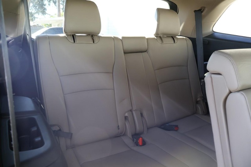 Honda Pilot Vehicle Full-screen Gallery Image 24