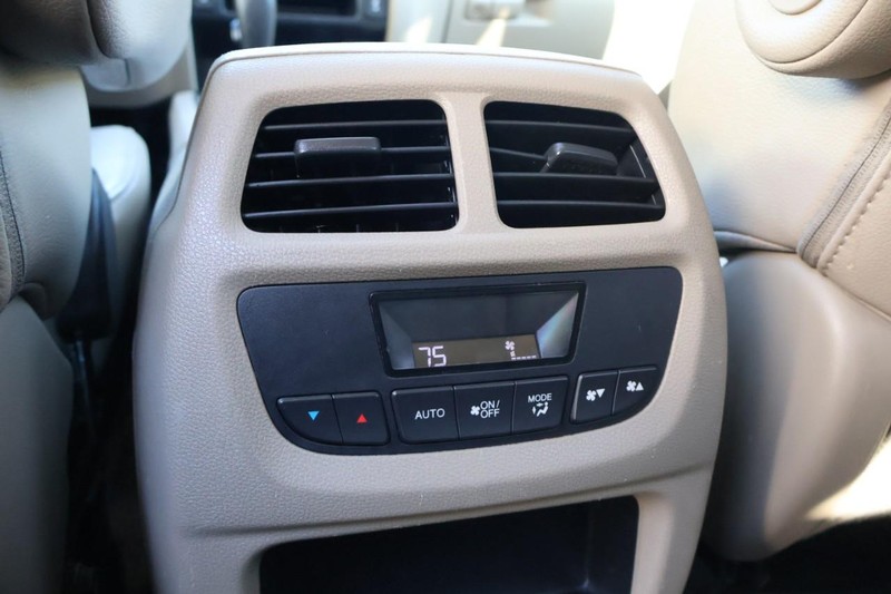 Honda Pilot Vehicle Full-screen Gallery Image 25