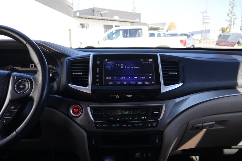 Honda Pilot Vehicle Full-screen Gallery Image 32