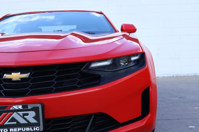 Chevrolet Camaro Vehicle Full-screen Gallery Image 03