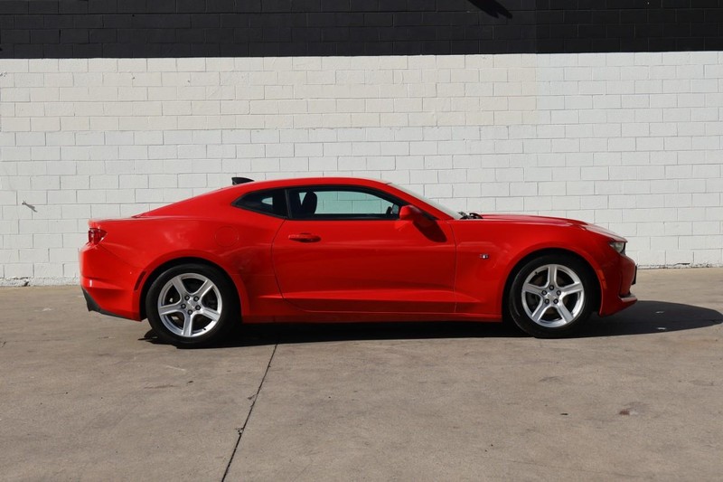 Chevrolet Camaro Vehicle Full-screen Gallery Image 04