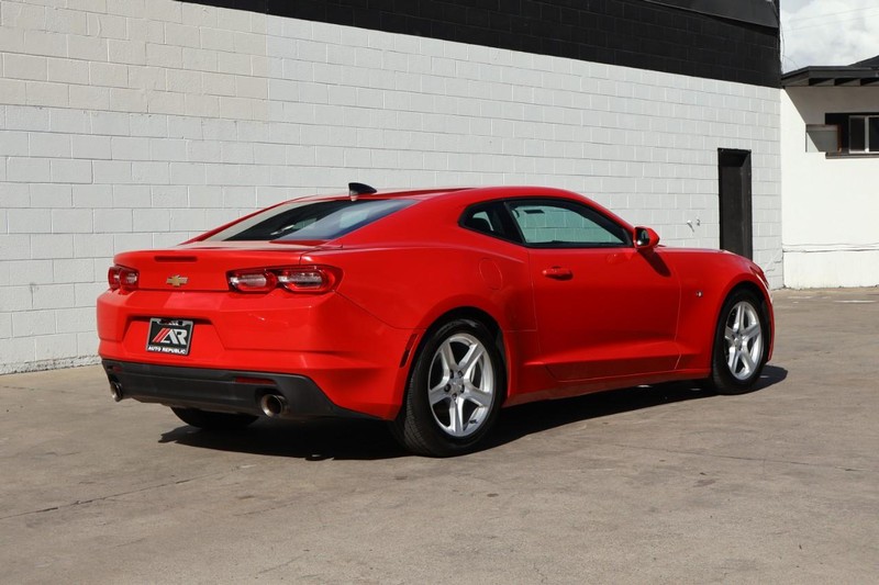 Chevrolet Camaro Vehicle Full-screen Gallery Image 05