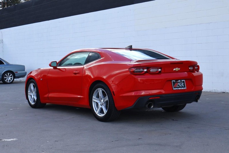 Chevrolet Camaro Vehicle Full-screen Gallery Image 10