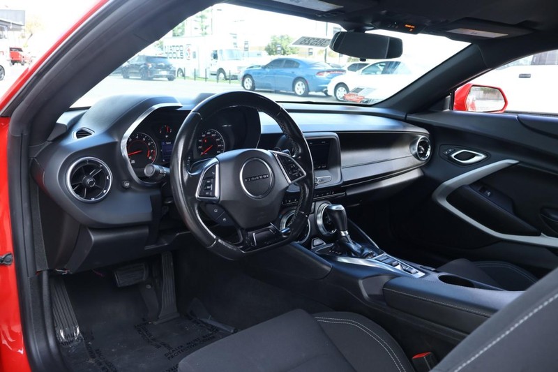 Chevrolet Camaro Vehicle Full-screen Gallery Image 17