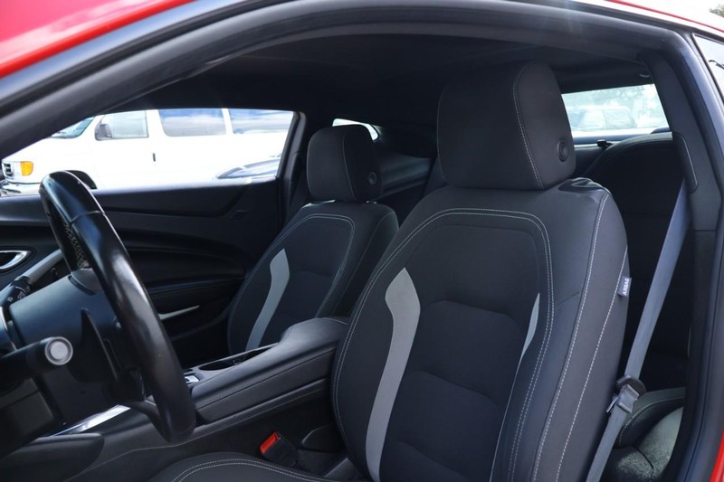 Chevrolet Camaro Vehicle Full-screen Gallery Image 19