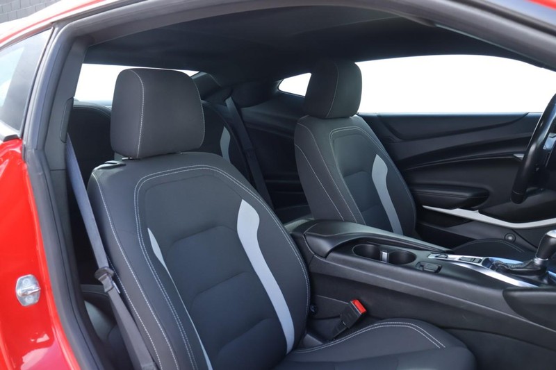 Chevrolet Camaro Vehicle Full-screen Gallery Image 23