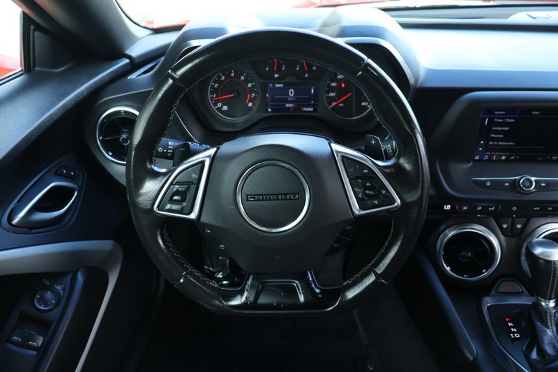 Chevrolet Camaro Vehicle Full-screen Gallery Image 25