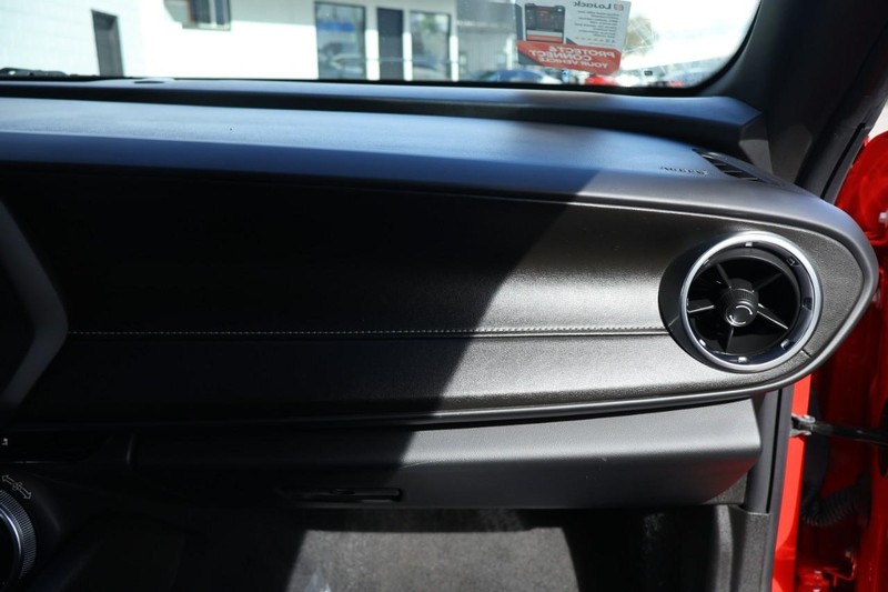 Chevrolet Camaro Vehicle Full-screen Gallery Image 27