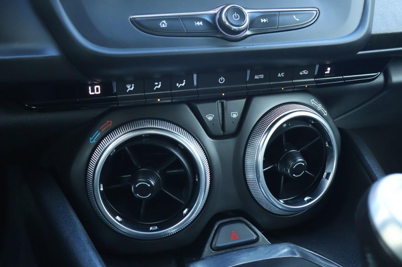 Chevrolet Camaro Vehicle Full-screen Gallery Image 34