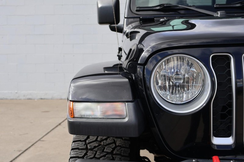 Jeep Gladiator Vehicle Full-screen Gallery Image 03