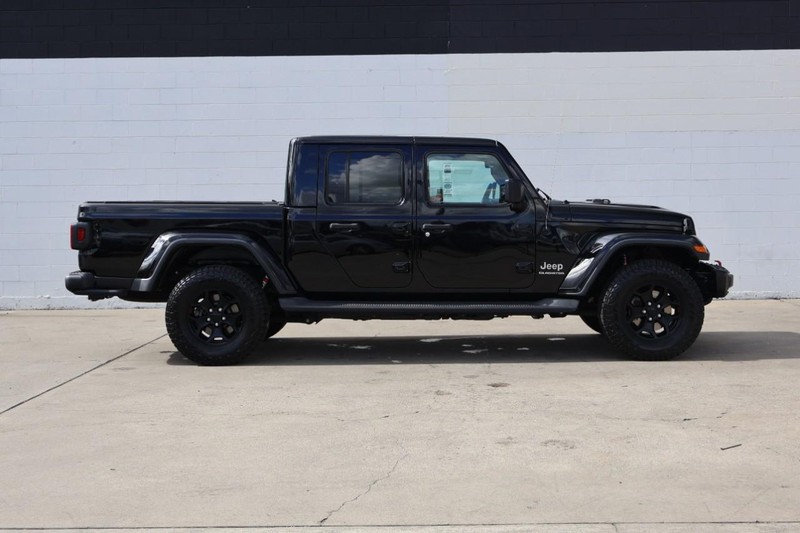 Jeep Gladiator Vehicle Full-screen Gallery Image 04