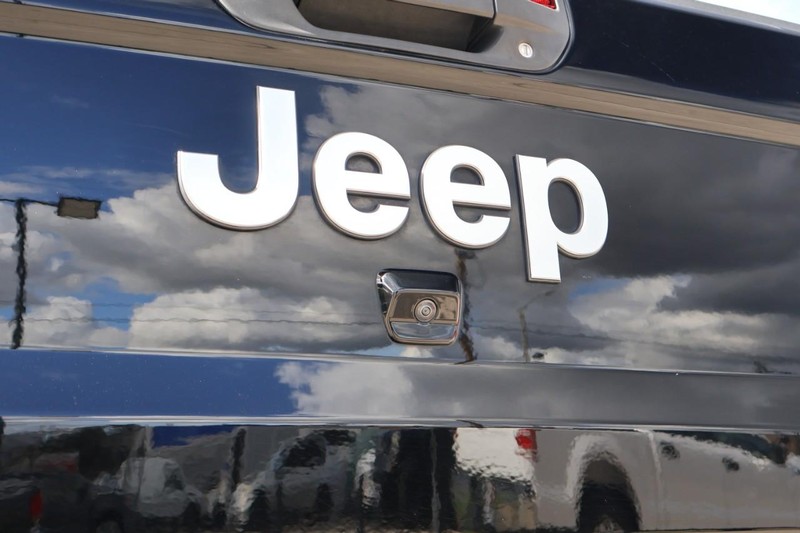 Jeep Gladiator Vehicle Full-screen Gallery Image 08