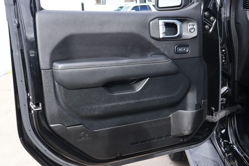 Jeep Gladiator Vehicle Full-screen Gallery Image 17