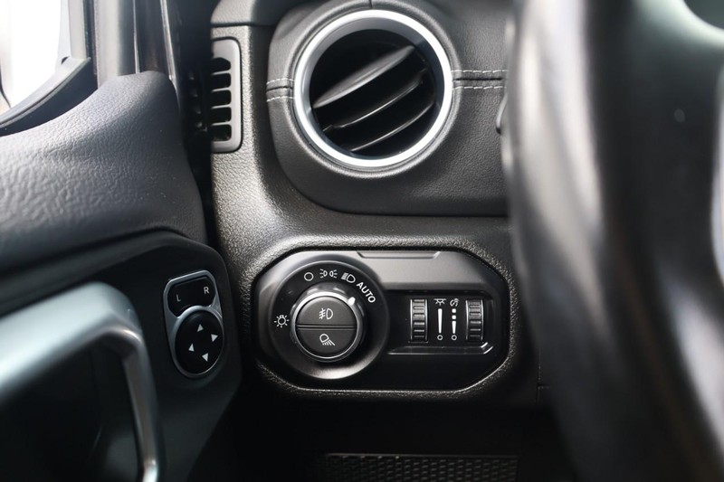 Jeep Gladiator Vehicle Full-screen Gallery Image 20