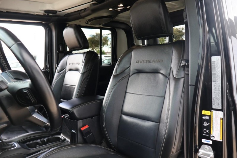 Jeep Gladiator Vehicle Full-screen Gallery Image 21