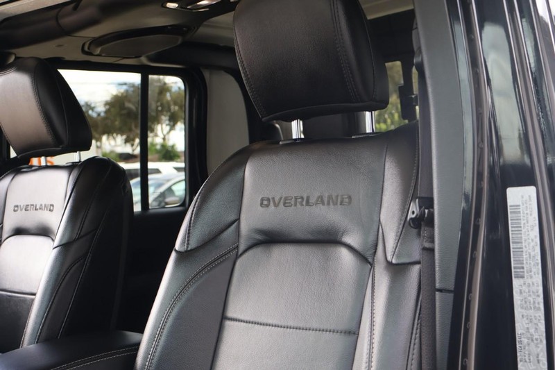 Jeep Gladiator Vehicle Full-screen Gallery Image 22