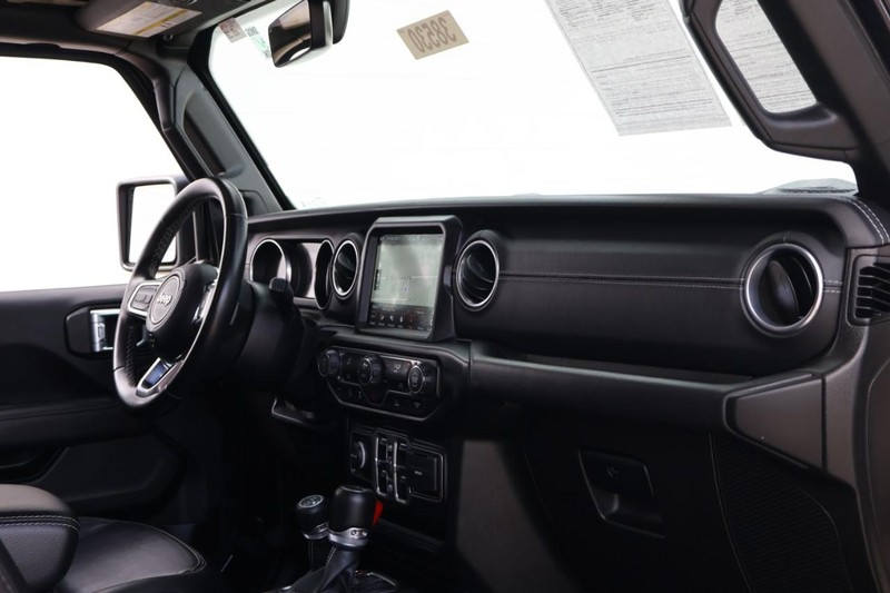 Jeep Gladiator Vehicle Full-screen Gallery Image 23