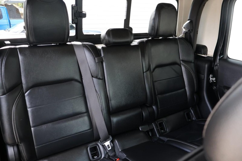 Jeep Gladiator Vehicle Full-screen Gallery Image 25