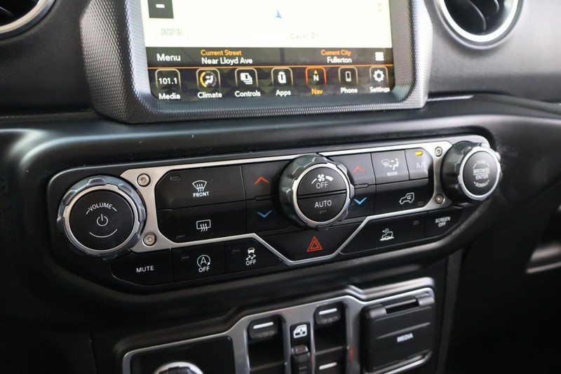 Jeep Gladiator Vehicle Full-screen Gallery Image 36