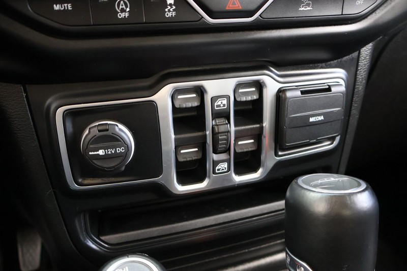 Jeep Gladiator Vehicle Full-screen Gallery Image 37