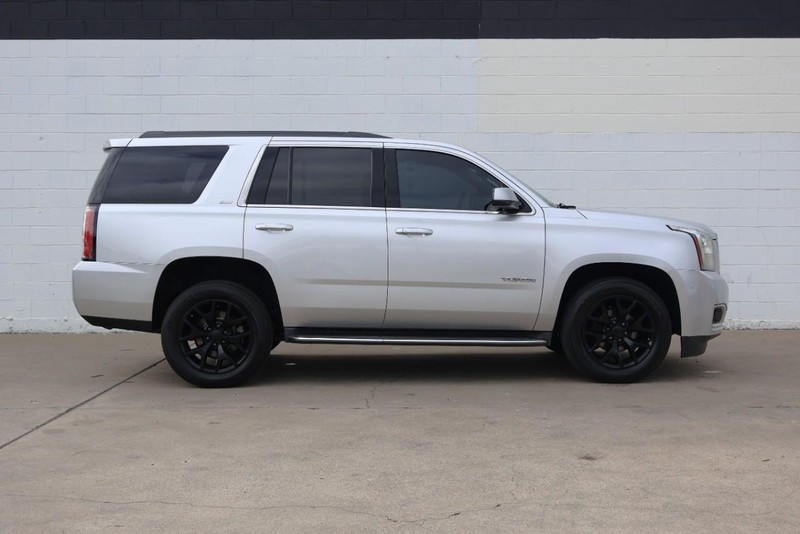 GMC Yukon Vehicle Full-screen Gallery Image 04