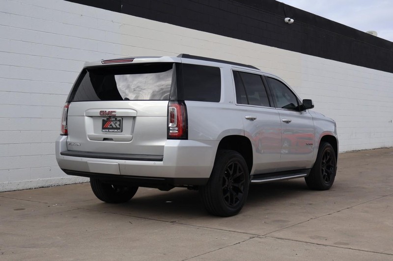 GMC Yukon Vehicle Full-screen Gallery Image 05