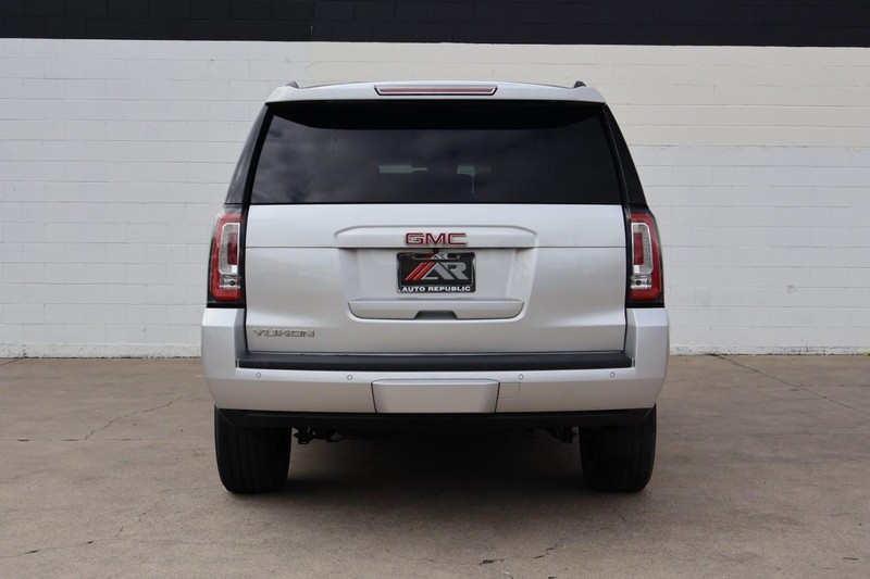 GMC Yukon Vehicle Full-screen Gallery Image 06