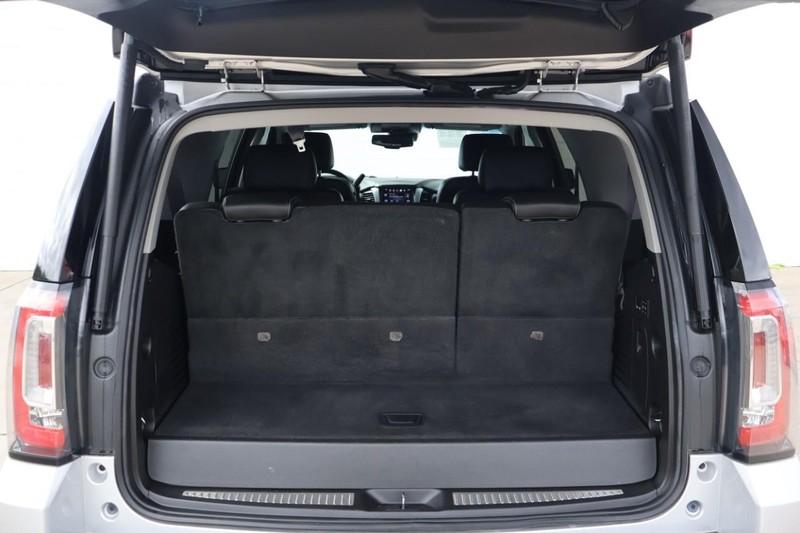 GMC Yukon Vehicle Full-screen Gallery Image 09
