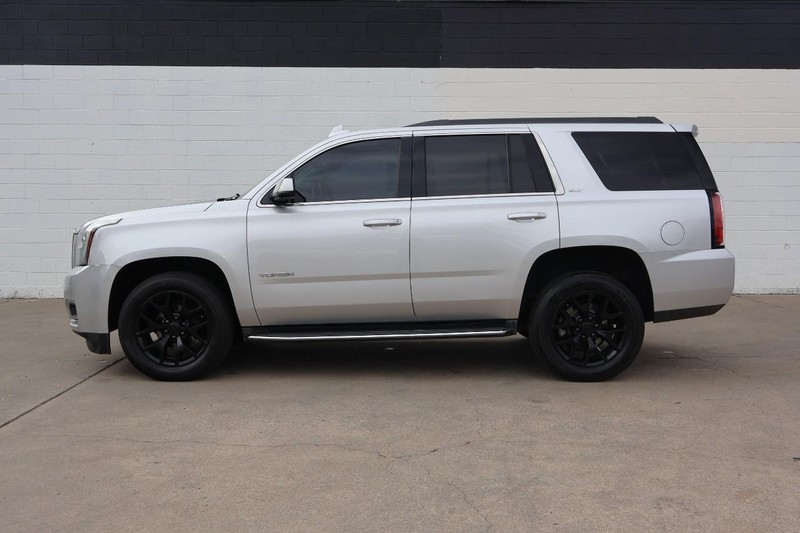 GMC Yukon Vehicle Full-screen Gallery Image 10