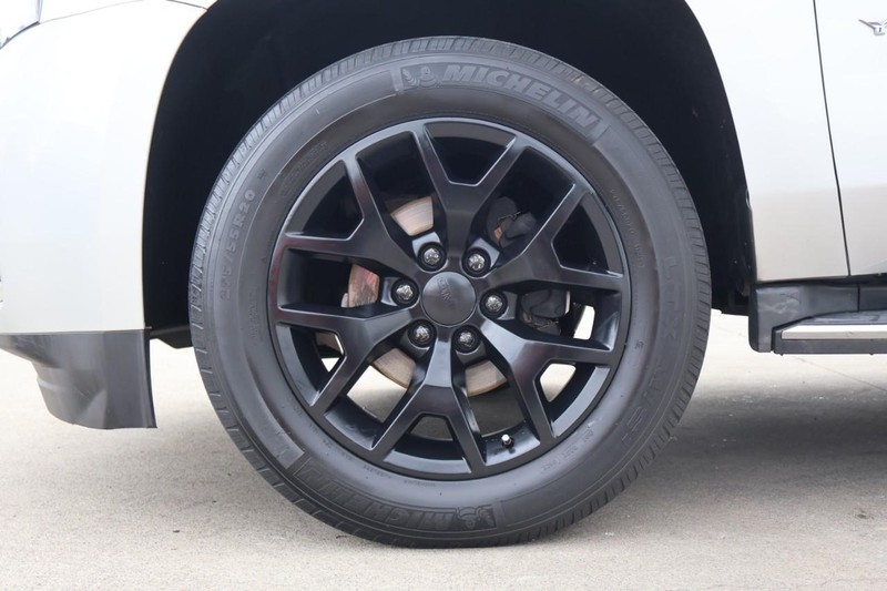 GMC Yukon Vehicle Full-screen Gallery Image 14