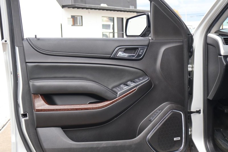 GMC Yukon Vehicle Full-screen Gallery Image 15