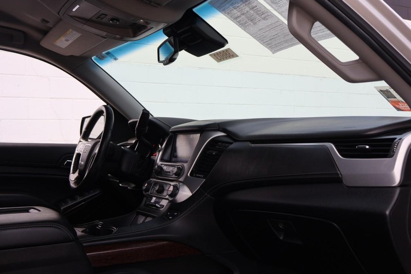 GMC Yukon Vehicle Full-screen Gallery Image 21